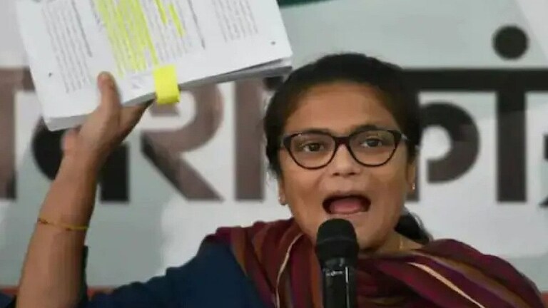 काँग्रेसला आणखी एक धक्का! महिला काँग्रेसच्या प्रमुख नेत्याचा राजीनामा Mumbai Tak