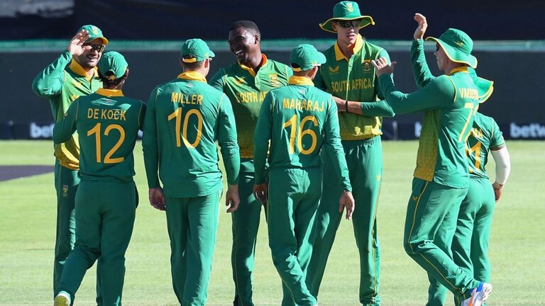 SA vs IND : पहिल्याच वन-डे सामन्यात भारत पराभूत, मधल्या फळीतल्या फलंदाजांकडून निराशा Mumbai Tak