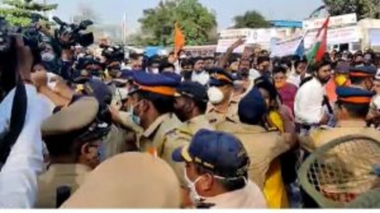 टिपू सुलतानच्या नावावरून राजकारण तापलं; भाजप आणि बजरंग दल आक्रमक, काँग्रेसची टीका Mumbai Tak