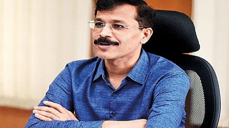 तुकाराम मुंढे यांची पुन्हा एकदा बदली, पुढच्या आदेशाची प्रतीक्षा करण्याचे आदेश Mumbai Tak