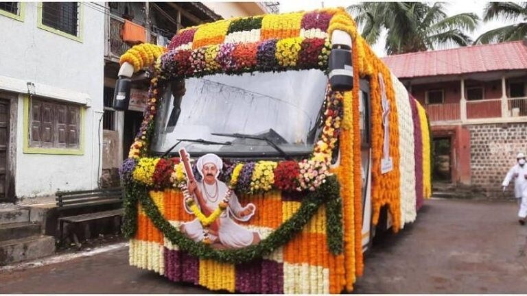 आषाढी एकादशी २०२१ : ‘ग्यानबा तुकाराम’च्या गजरात तुकोबांची पालखी पंढरपूरला रवाना Mumbai Tak