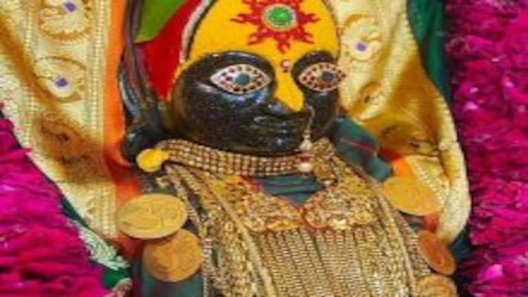 आई राजा उदोऽऽ उदोऽऽ तुळजापूर सजलं; पहा डोळे दिपवून टाकणारी दृश्य Mumbai Tak