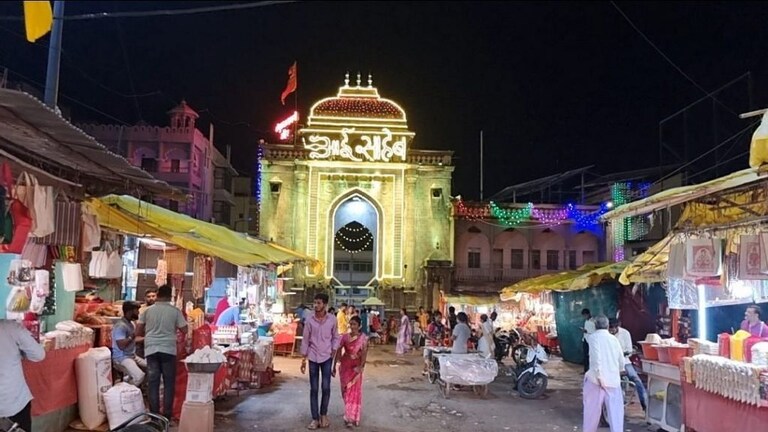 आई तुळजाभवानी मातेच्या दर्शनाला जाताय?; थांबा! आधी नियम तर वाचा… Mumbai Tak