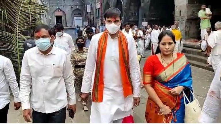 भाजप अध्यात्मिक आघाडीचे प्रमुख तुषार भोसलेंवर तुळजापुरात गुन्हा दाखल Mumbai Tak