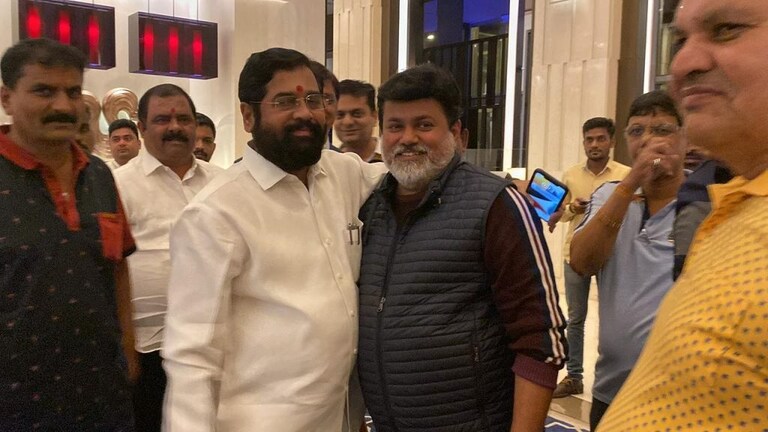 एकनाथ शिंदे गटाचं निवडणूक आयोगासमोर शक्तीप्रदर्शन, 21 राज्यातील अध्यक्षांच्या बैठका Mumbai Tak