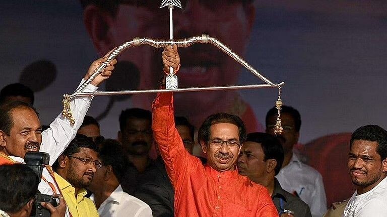 Uddhav Thackeray: “धनुष्यबाण शिवसेनेचाच आहे, शिवसेनेचाच राहणार” Mumbai Tak