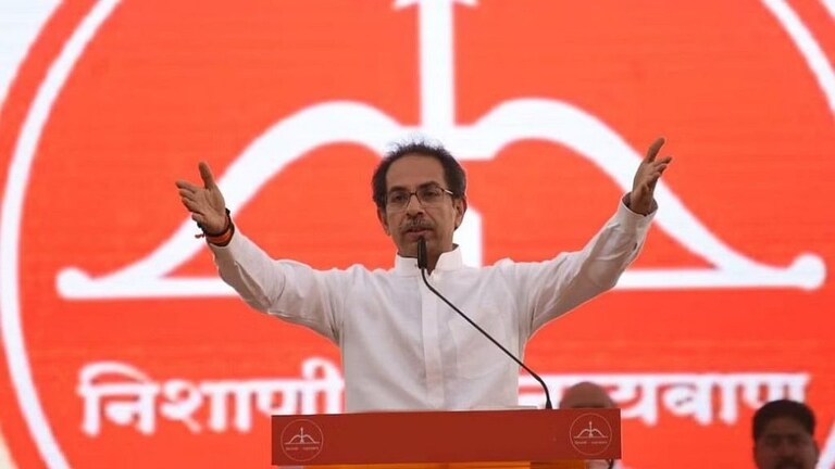 Shivsena Symbol: धनुष्यबाणाचा वाद दिल्ली हायकोर्टात, ठाकरे गटाची निवडणूक आयोगाविरोधात याचिका Mumbai Tak