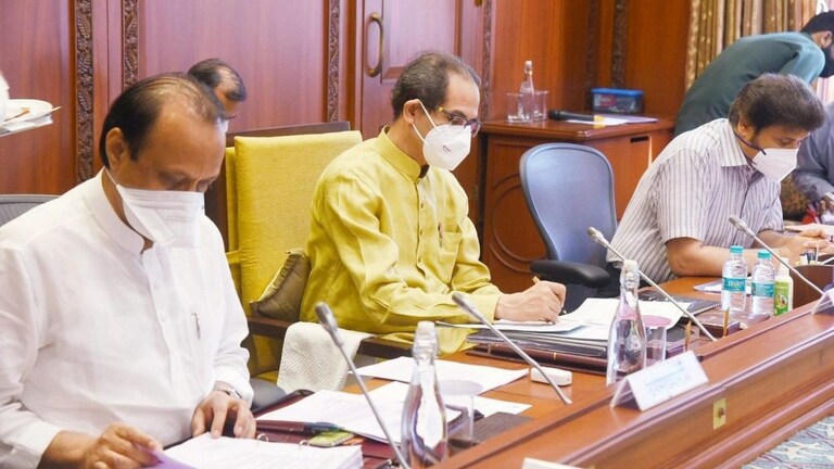 महाराष्ट्रात पुन्हा मास्क सक्ती होणार?; राज्य मंत्रिमंडळाच्या बैठकीत काय झाली चर्चा Mumbai Tak