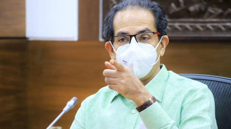 नीरज गुंडे माझ्यापेक्षा उद्धव ठाकरेंच्या जास्त संपर्कात, देवेंद्र फडणवीस यांचं मलिकांना प्रत्युत्तर Mumbai Tak