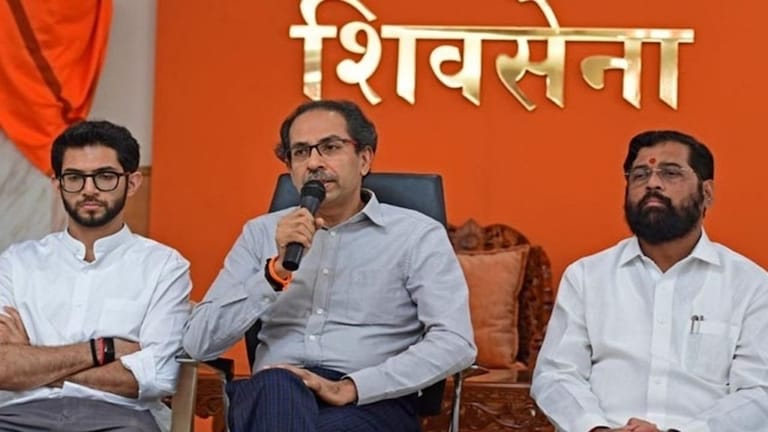 दिवस आणि जागासुद्धा ठरली! उद्धव ठाकरे- एकनाथ शिंदे येणार एकत्र? Mumbai Tak