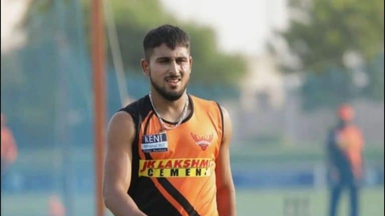 मेहनतीचं फळ ! SRH चा युवा बॉलर उमरान मलिकला टी-२० वर्ल्डकपसाठी नेट बॉलर म्हणून संधी Mumbai Tak