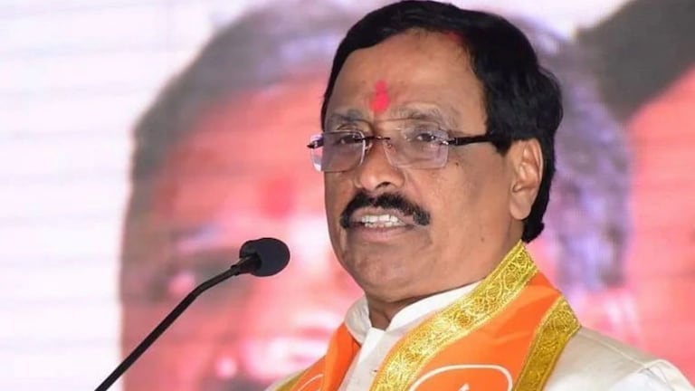 एकनाथ शिंदेंना स्वतःच्या हातून ट्विट तरी करता येतं का?- विनायक राऊत Mumbai Tak