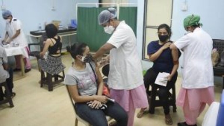 Pm Narendra Modi यांच्या वाढदिवशी देशभरात रेकॉर्डब्रेक लसीकरण Mumbai Tak