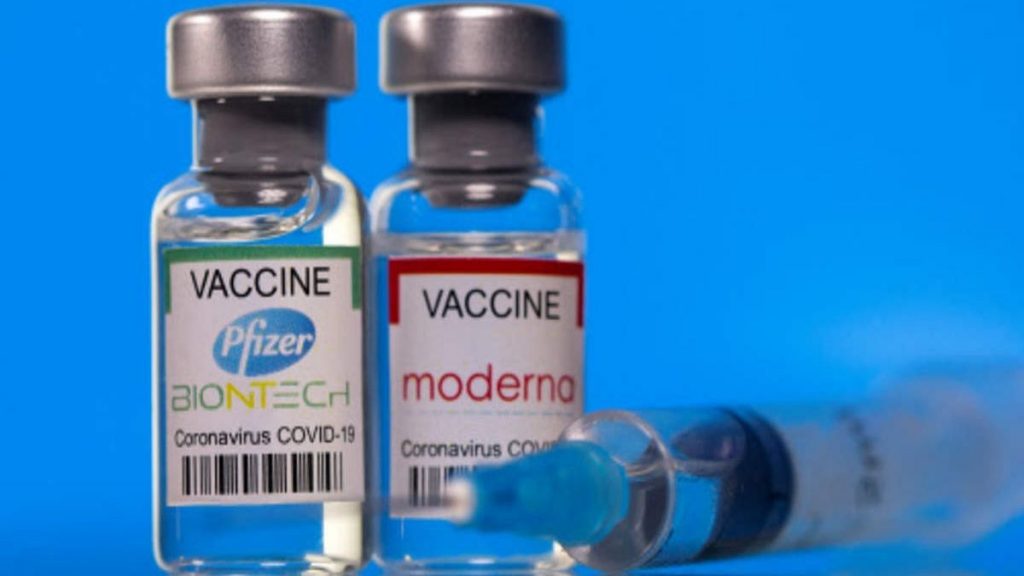 Pfizer, J & J, Moderna यांच्यासोबत भारताची लसींसाठी चर्चा सुरू Mumbai Tak
