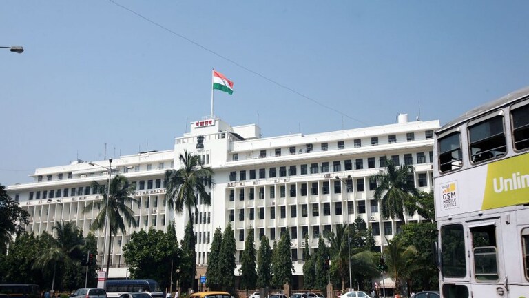 मंत्रालयात दोन शिफ्टचे नियोजन करण्यासाठी उद्धव ठाकरेंचे निर्देश Mumbai Tak