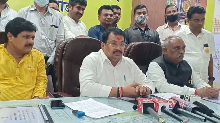 सरकार कोसळावं म्हणून देव पाण्यात ठेवणारे स्वतःच पाण्यात जातील – वडेट्टीवारांचा केंद्रीय मंत्र्यांना टोला Mumbai Tak