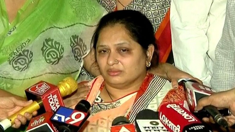 Sachin Vaze नी माझ्या पतीची हत्या केल्याचा संशय-विमला हिरेन Mumbai Tak