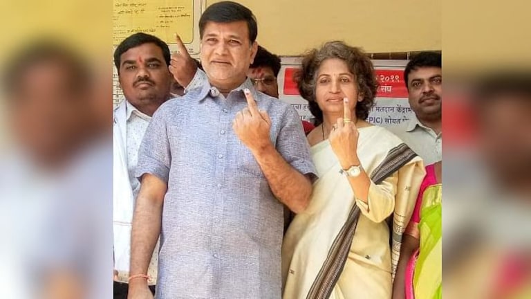 विनायक मेटेंची पत्नी अधिकारी, तर मुलं घेताहेत शिक्षण; असं आहे शिवसंग्रामच्या नेत्याचं कुटुंब Mumbai Tak