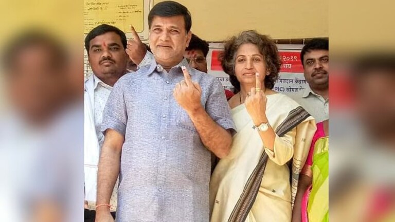 विनायक मेटेंची पत्नी अधिकारी, तर मुलं घेताहेत शिक्षण; असं आहे शिवसंग्रामच्या नेत्याचं कुटुंब Mumbai Tak