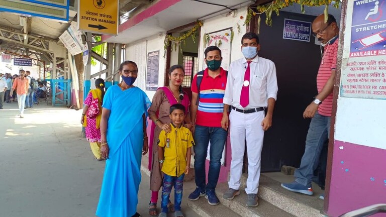 खेळत असताना अंगावरुन गेली कार, दैव बलवत्तर म्हणून वाचला चिमुरडा Mumbai Tak