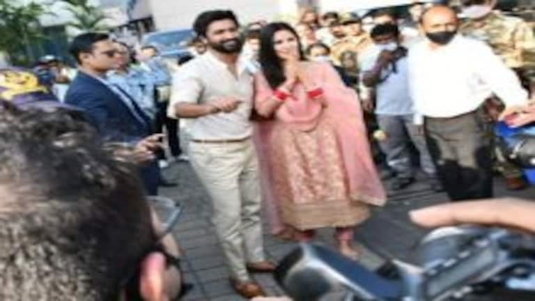 कतरिना कैफ आणि विकी कौशल यांची लग्नानंतरची पहिली झलक पाहिलीत का? Mumbai Tak