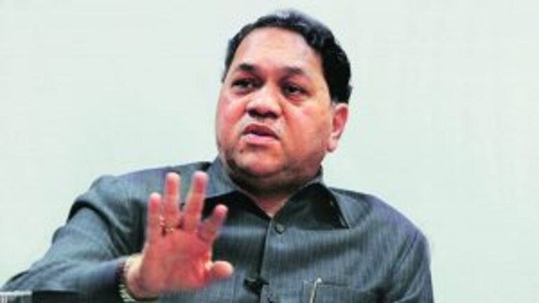 सरकार आपलं तरीही आपल्याच मंत्र्यांवर गुन्हे कसे? कॅबिनेटमध्ये काँग्रेस गृहमंत्र्यांवर नाराज Mumbai Tak