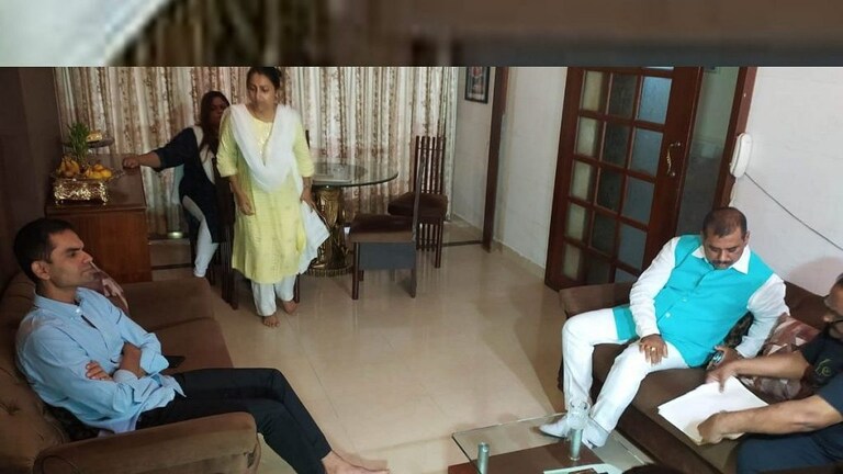 मागासवर्ग आयोगाचे उपाध्यक्ष समीर वानखेडेंच्या घरी भेटीला, मंत्री नवाब मलिकांवर केला आरोप Mumbai Tak