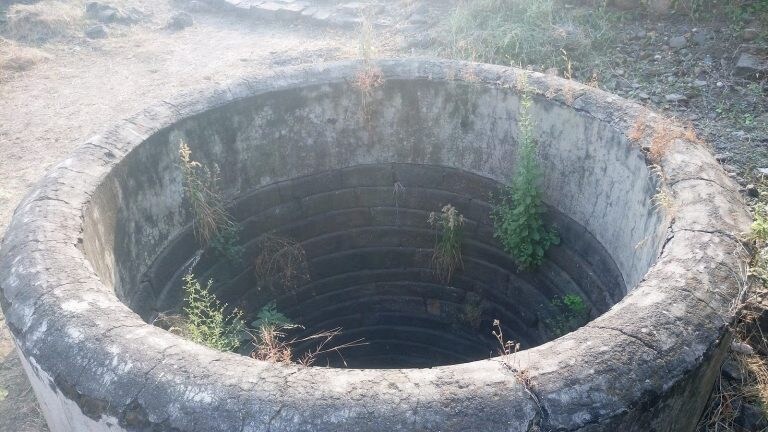 वाशिम : विहीरीचा भाग खचून २ मजुरांचा मृत्यू, १ जखमी Mumbai Tak