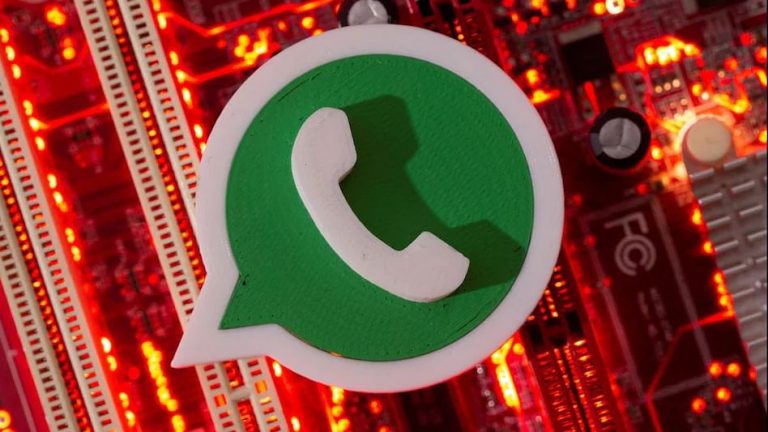 whatsappdown : व्हॉट्सअॅप कोलमडलं; ट्विटर – फेसबुकवर मीम्सचा महापूर Mumbai Tak