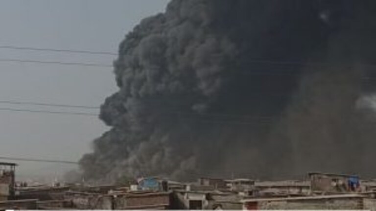 मुंबईत कचऱ्याच्या गोदामाला आग Mumbai Tak