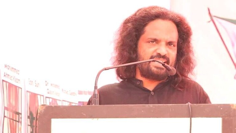 कोण आहेत रोना विल्सन Mumbai Tak