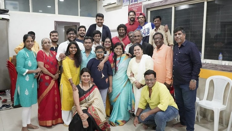 अभिनेत्री विशाखा सुभेदार आता बनणार निर्माती Mumbai Tak