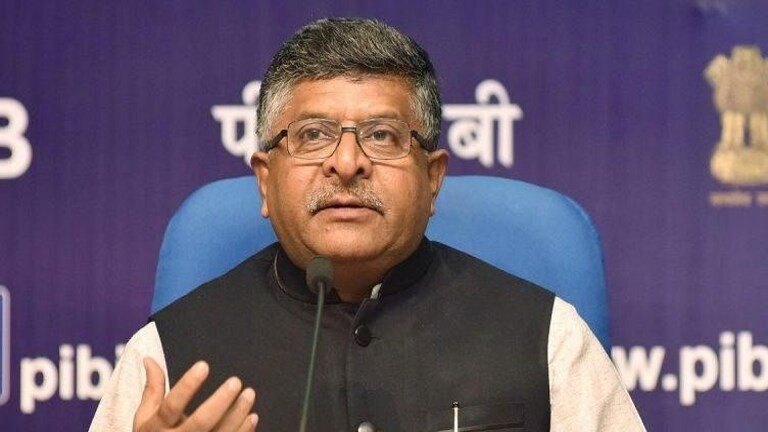 केेंद्र सरकारची Social Media आणि OTT प्लॅटफॉर्मसाठी नवी नियमावली Mumbai Tak