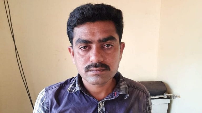धक्कादायक… साताऱ्यात 12 वर्षीय मुलीवर अतिप्रसंगाचा प्रयत्न; आरडाओरड करताच नराधमाने मुलीला ट्रेनमधून फेकलं Mumbai Tak