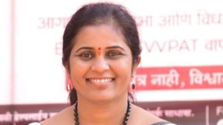 Nashik: लाचखोर शिक्षणाधिकारी, नाशकात तब्बल 8 लाखांची लाच स्वीकारताना रंगेहाथ पकडलं! Mumbai Tak