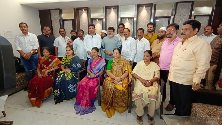 रत्नागिरीत देखील उद्धव ठाकरे गटाला धक्का; २० नगरसेवकांनी स्पष्ट केली भूमिका Mumbai Tak