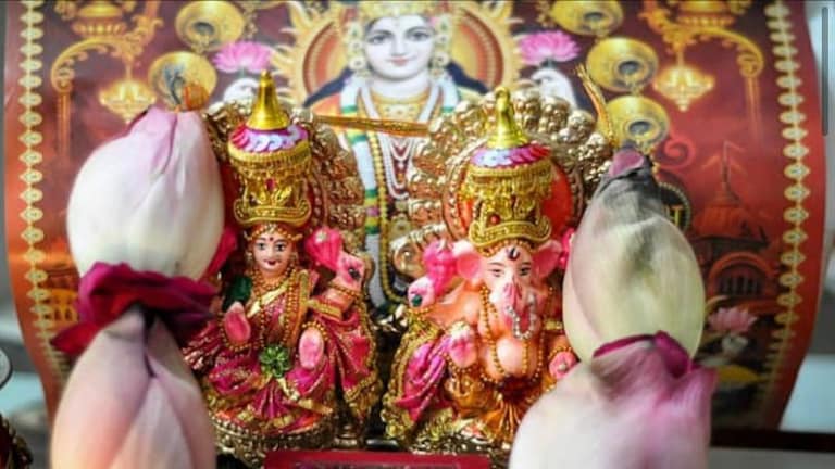 दिवाळी का साजरी केली जाते, तुम्हाला माहिती का? हे आहे यामागचं कारण Mumbai Tak