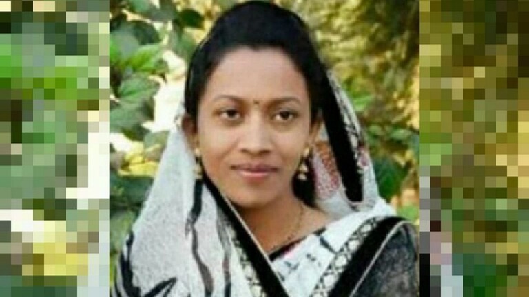 नाशिक : महिला सरपंचाने विष प्राशन करत संपवलं आयुष्य; तिघांना पोलिसांनी केलं अटक Mumbai Tak