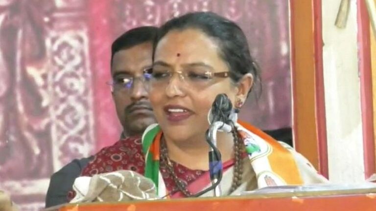 हिटलरगिरी करुन वेगळं राज्य निर्माण करण्याचा केंद्राचा डाव, मंत्री यशोमती ठाकूरांचा गंभीर आरोप Mumbai Tak