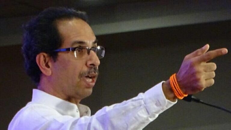 BMC वॉर्ड पुनर्रचना रद्द : उद्धव ठाकरेंनी माजी नगरसेवकांना शिवसेना भवनात बोलवून काय सांगितलं? Mumbai Tak