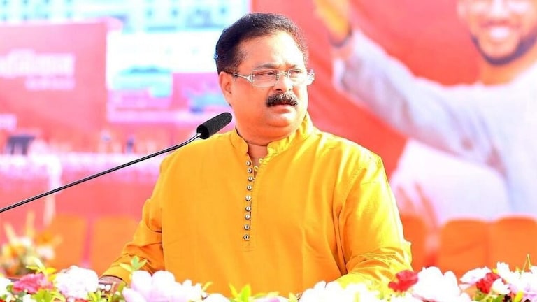 Siddhivinayak: तुपानंतर शिवभोजन..
आदेश बांदेकरांवर निशाणा, MNSचे आरोप Mumbai Tak
