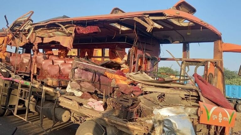 Bus Accident: शिर्डीला जाणाऱ्या बसवर काळाचा घाला, 10 साईभक्तांचा मृत्यू Mumbai Tak