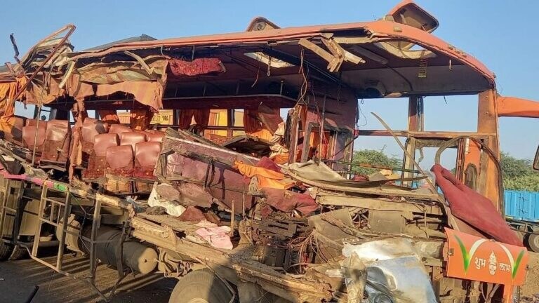 Bus Accident: शिर्डीला जाणाऱ्या बसवर काळाचा घाला, 10 साईभक्तांचा मृत्यू Mumbai Tak