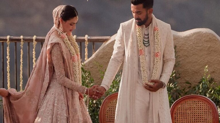 KL Rahul आणि Athiya हनिमूनलाही जाणार नाहीत! Mumbai Tak