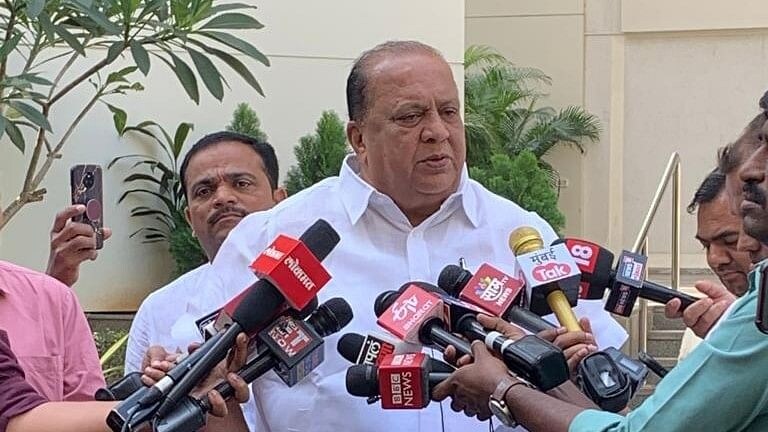 Hasan Mushrif: आधी मलिक, नंतर मी विशिष्ट धर्माच्या लोकांवर..: मुश्रीफ Mumbai Tak