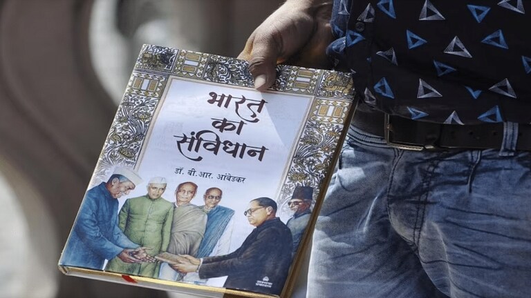 Constitution : डॉ. बाबासाहेब अंबेडकर संविधान जाळायला का तयार होते? Mumbai Tak