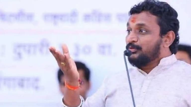 ‘बाळासाहेबांऐवजी मोदी-शहा यांच्या नावाने चिन्हाची मागणी करा’; अमोल मिटकरींनी शिंदे गटाला डिवचलं Mumbai Tak