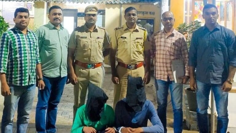 Crime: ‘सोन्याचा खजिना सापडलाय’, प्रेयसीला जंगलात नेलं; 35 वेळा भोसकलं Mumbai Tak