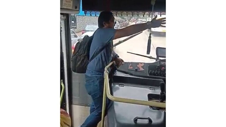 ‘वाचवा, मला वाचवा, ड्राइव्हर मला किडनॅप करतोय’; पुणे सिटी बसमधील व्हिडीओ होतोय व्हायरल Mumbai Tak