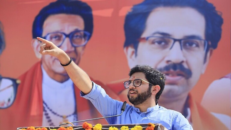 Aditya Thackeray : “शेतकऱ्यांच्या पाठीत खंजीर खुपसणारं सरकार लवकरच कोसळणार” Mumbai Tak